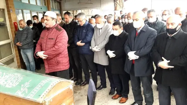 Türk Harb-İş Sendikası Kocaeli Şube Başkanı Yıldız son yolculuğuna uğurlandı Türk Harb-İş Sendikası Kocaeli Şube Başkanı Yıldız son yolculuğuna uğurlandı