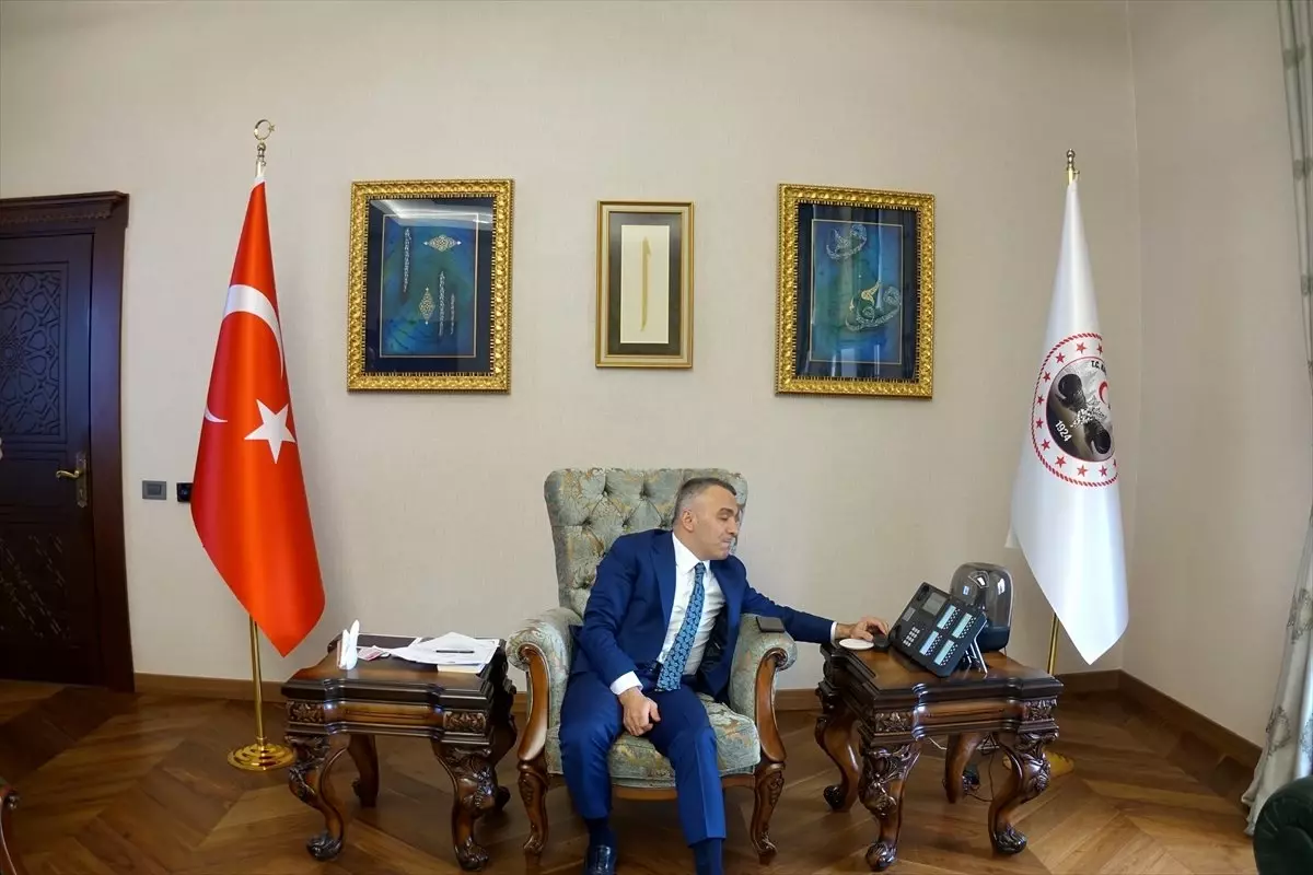 Validen, evlerinden çıkmayan yaşlı ve hastalara