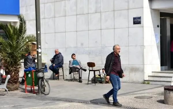 Yasağa aldırmayarak sokağa çıkanlar 'yaşım 64' diyor