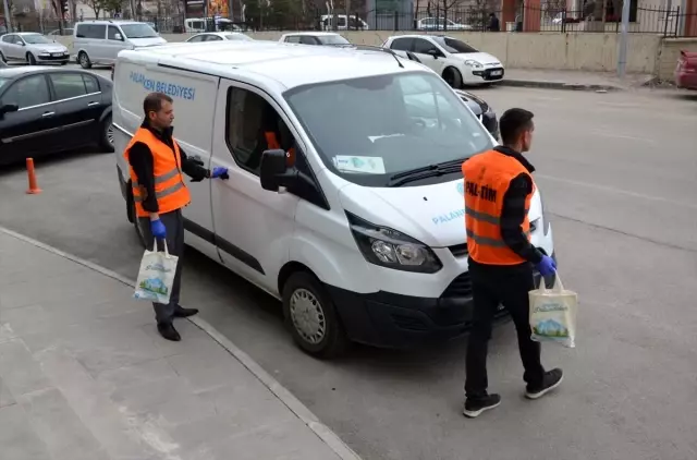 Yaşlılar 'Alo' diyor, Vefa Sosyal Destek Grubu ve belediyeler yardıma koşuyor Yaşlılar 'Alo' diyor, Vefa Sosyal Destek Grubu ve belediyeler yardıma koşuyor