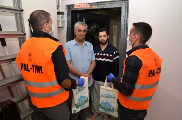 Yaşlılar 'Alo' diyor, Vefa Sosyal Destek Grubu ve belediyeler yardıma koşuyor Yaşlılar 'Alo' diyor, Vefa Sosyal Destek Grubu ve belediyeler yardıma koşuyor