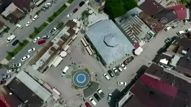 Zara'da 'Evde Kal' çağrısı Zara'da 'Evde Kal' çağrısı