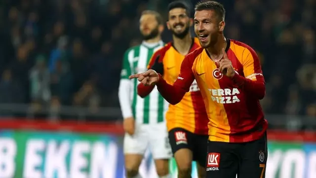 Adem Büyük, Sağlık Bakanlığı'na maske, virüs testi ve koruyucu ekipman bağışladı
