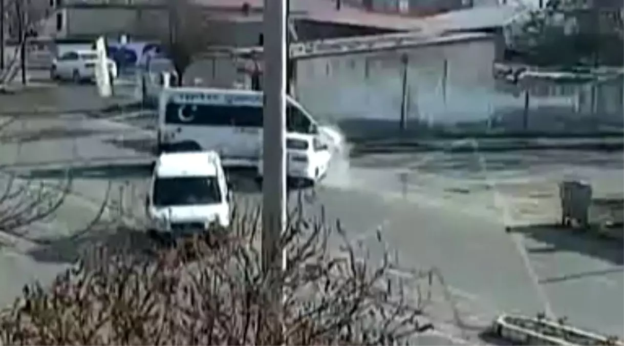 Ağrı, Kars ve Iğdır'da meydana gelen trafik kazaları kameralara yansıdı