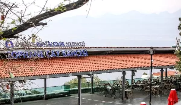 Antalya'da sokaklar boş kaldı
