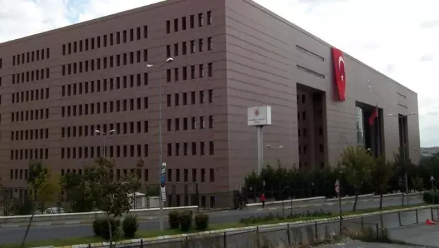 Bakırköy Adliyesi'nde görevli bir kişide koronavirüs tespit edildi, mahkemeler karantinaya alındı