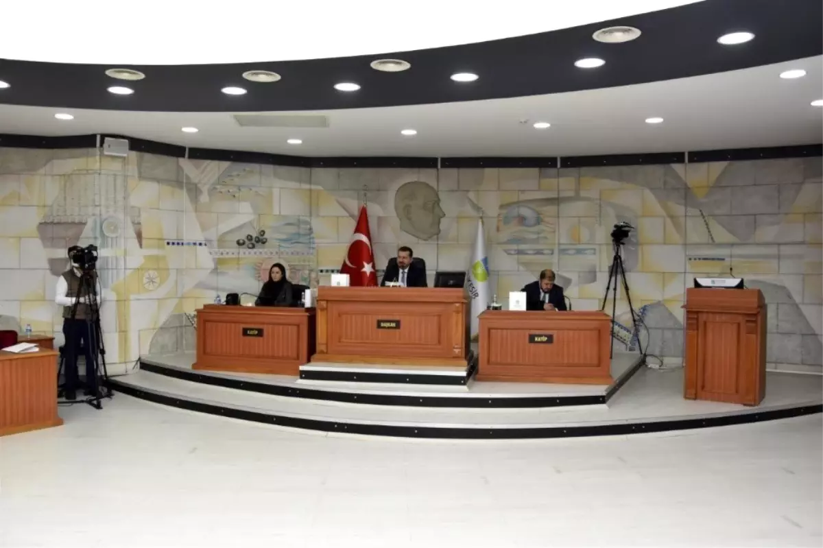 Balıkesir'de belediye meclis toplantıları 3 ay ertelendi