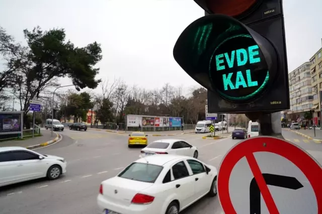 Balıkesir'de trafik levhalarıyla Balıkesir'de trafik levhalarıyla