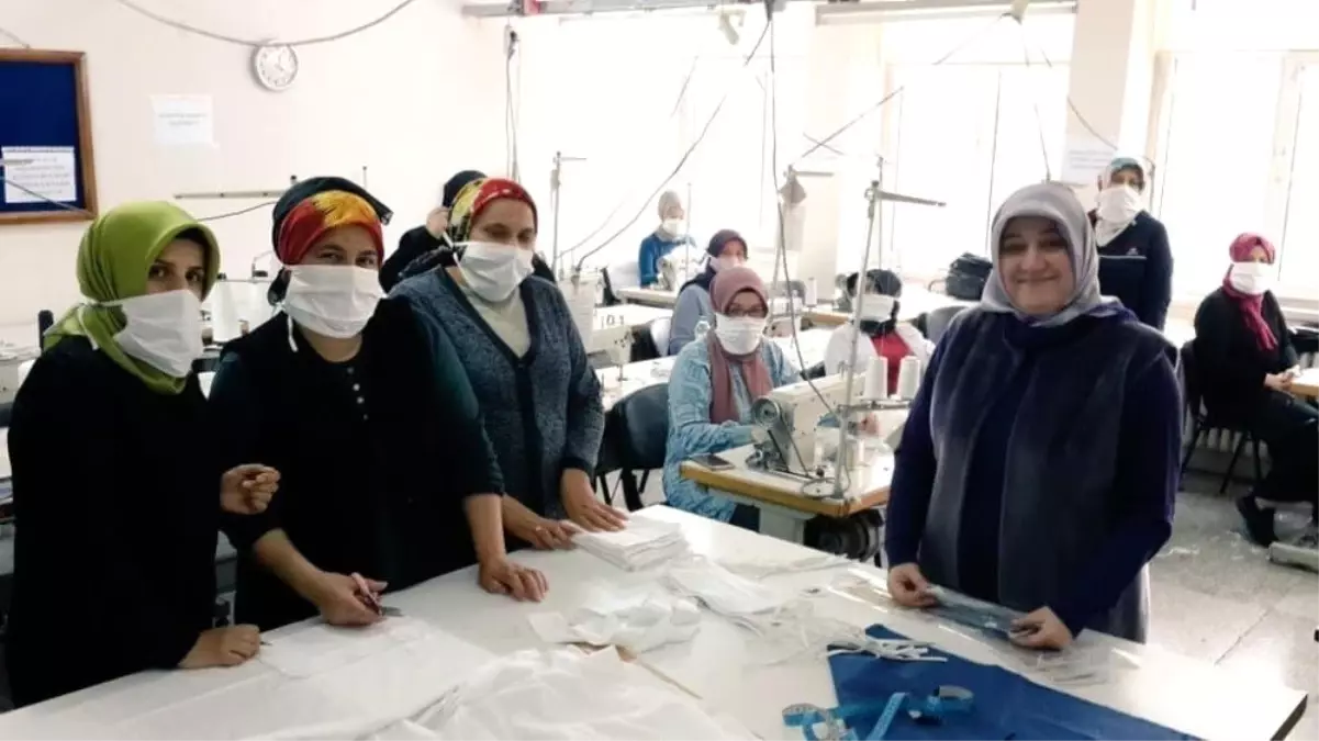 Bartın'da meslek lisesinde cerrahi maske üretimine başlandı