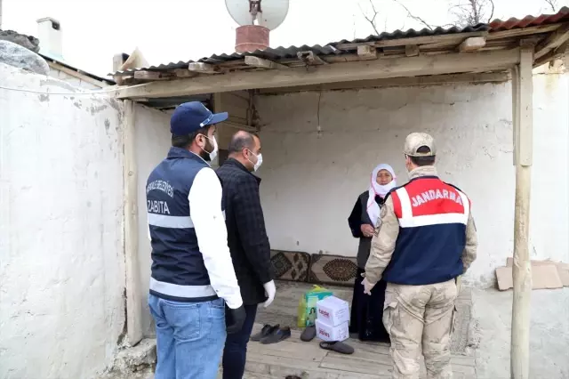 Başkale�de yaşlıların ihtiyaçları evlerine teslim ediliyor haberi