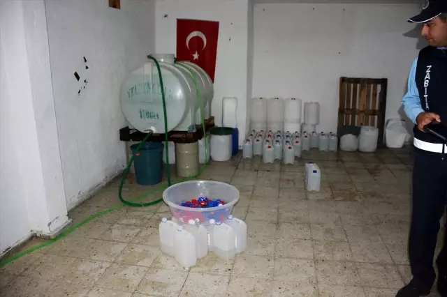 Başkentte kaçak dezenfektan üretilen iş yeri mühürlendi Başkentte kaçak dezenfektan üretilen iş yeri mühürlendi