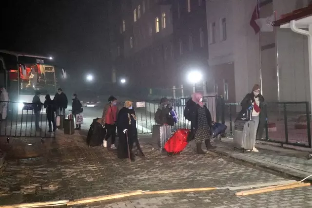 Bolu'da 2 ülkeden gelen 70 kişi karantinaya alındı Bolu'da 2 ülkeden gelen 70 kişi karantinaya alındı