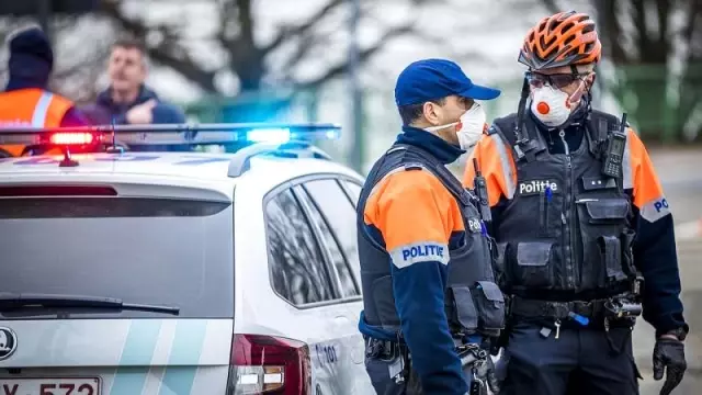 Brüksel'de Ahmet T. koronavirüs kapan babasını hastaneden kaçırmaya çalıştı; polise bıçak çekti Brüksel'de Ahmet T. koronavirüs kapan babasını hastaneden kaçırmaya çalıştı; polise bıçak çekti