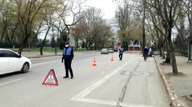 Büyükşehir Belediyesi zabıta ekiplerinden koronavirüs denetimi Büyükşehir Belediyesi zabıta ekiplerinden koronavirüs denetimi