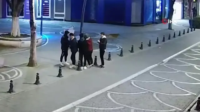 Kırklareli'nde belediyenin sokaklara yerleştirdiği dezenfektanları çalan 5 kişi yakalandı Kırklareli'nde belediyenin sokaklara yerleştirdiği dezenfektanları çalan 5 kişi yakalandı