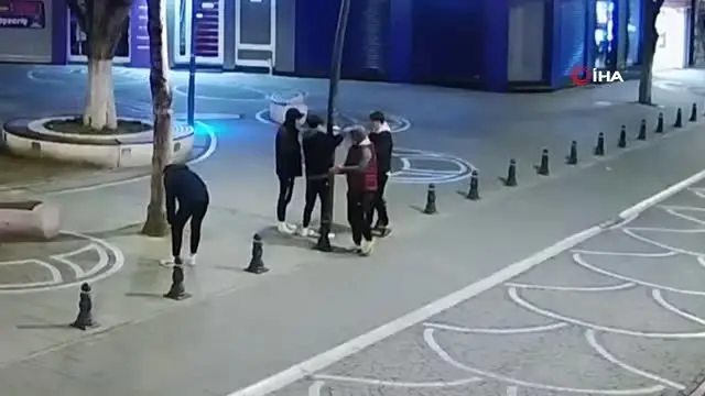 Kırklareli'nde belediyenin sokaklara yerleştirdiği dezenfektanları çalan 5 kişi yakalandı Kırklareli'nde belediyenin sokaklara yerleştirdiği dezenfektanları çalan 5 kişi yakalandı
