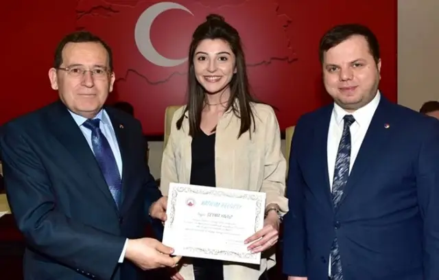 Dış Ticaret İstihbarat Uzmanı eğitimini tamamlayanlar sertifikalarını aldı Dış Ticaret İstihbarat Uzmanı eğitimini tamamlayanlar sertifikalarını aldı