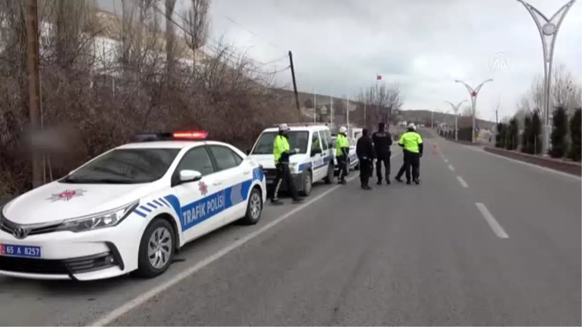 Erciş’te yolcu otobüslerinde koronavirüs denetimi