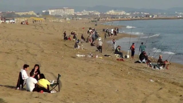 'Evde kal'mayıp deniz kenarına akın ettiler