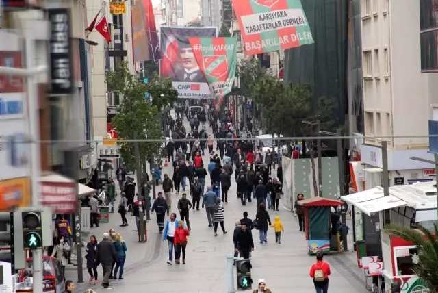 Evde kalın çağrılarına rağmen İzmir�deki yoğunluk göze çarptı Haberler