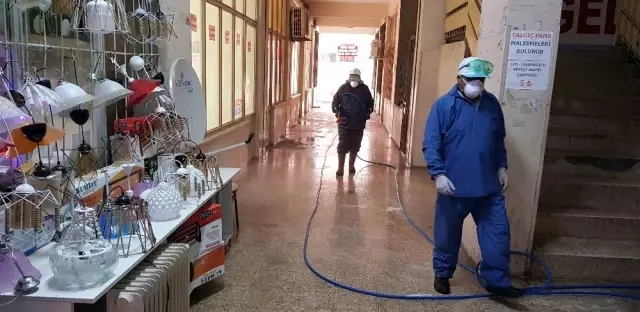 Gördes'te dezenfekte ve yıkama çalışmaları aralıksız devam ediyor