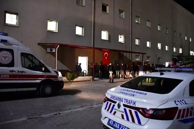 Haftanin'de şehit olan Uzman Onbaşı Karakaya'nın naaşı Manisa'ya getirildi Haftanin'de şehit olan Uzman Onbaşı Karakaya'nın naaşı Manisa'ya getirildi