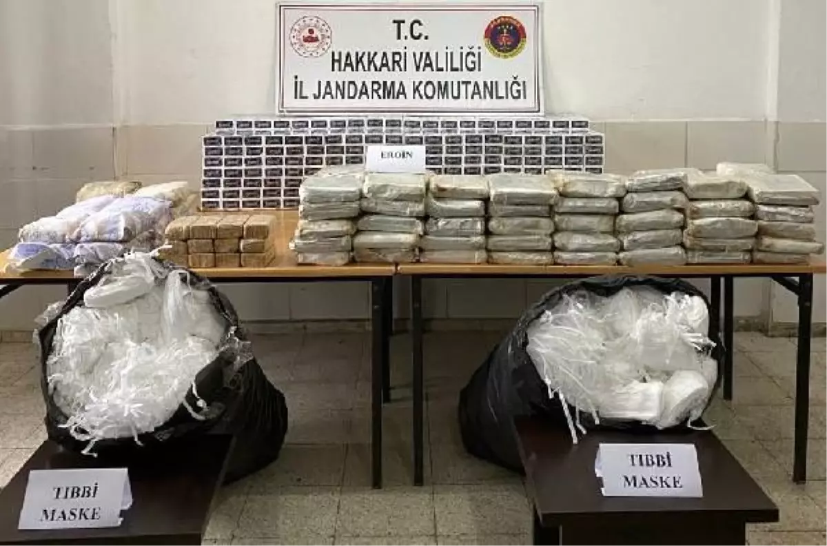 Hakkari'de toprağa gömülü eroin ve 10 bin tıbbi maske ele geçirildi