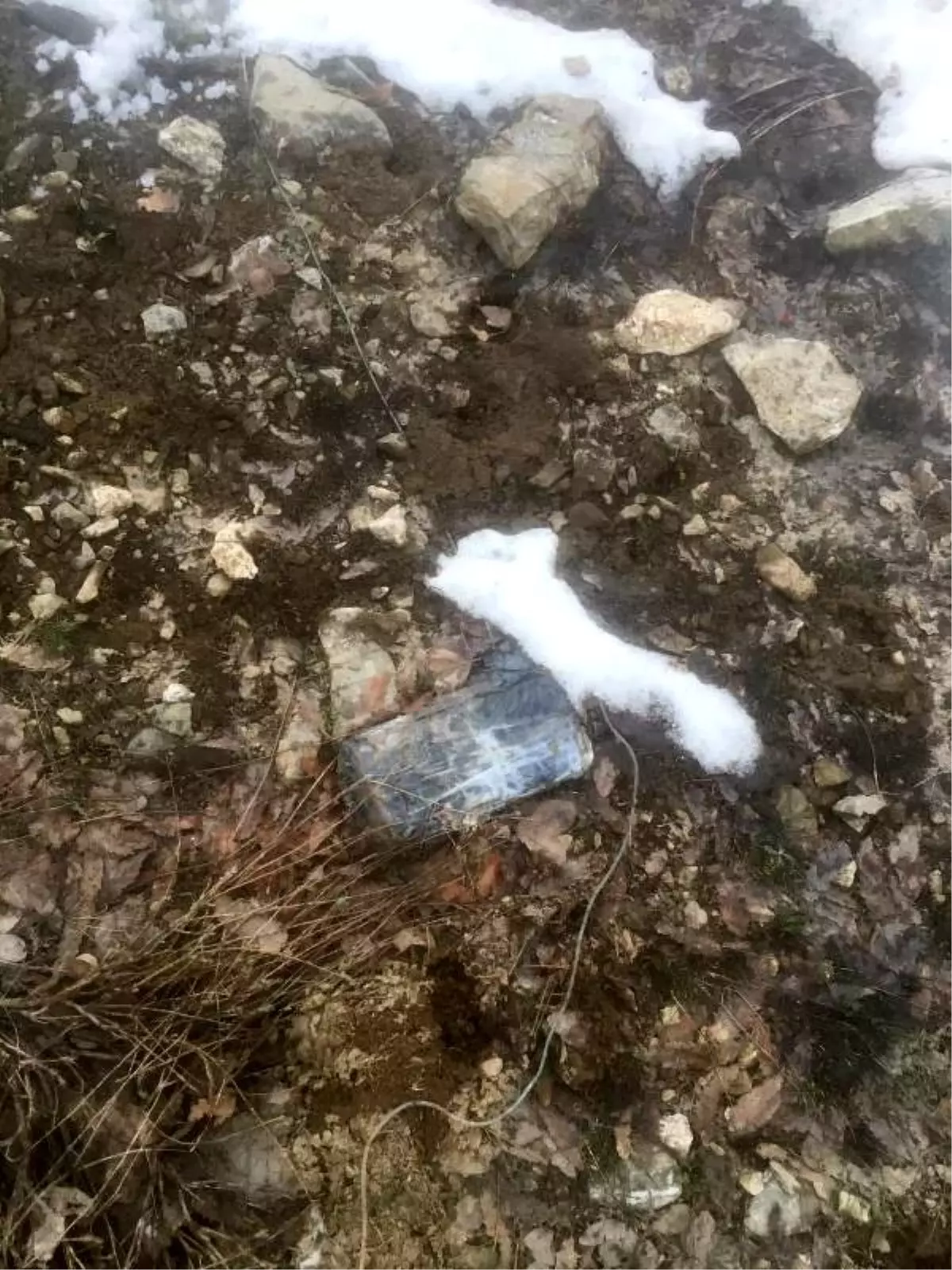 Hakkari'de tuzaklanmış el yapımı patlayıcı ele geçirildi