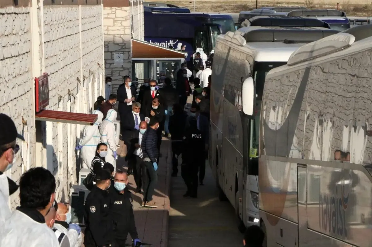 Havaalanındaki yabancı uyruklu yolcular Karabük'e getirilmeye başlandı