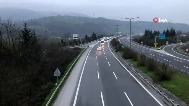 Havalimanında kalan bin 500 kişi yola çıktı Havalimanında kalan bin 500 kişi yola çıktı