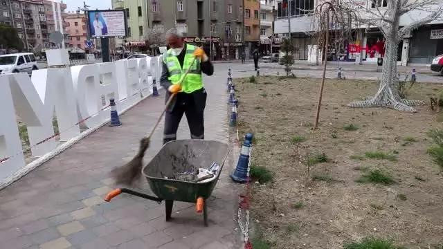 IĞDIR BELEDİYESİ YOLLARI SABUNLU SUYLA DEZENFEKTE EDİYOR IĞDIR BELEDİYESİ YOLLARI SABUNLU SUYLA DEZENFEKTE EDİYOR
