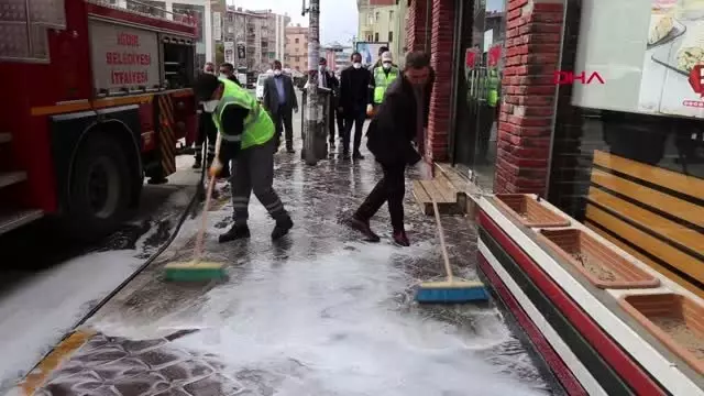 IĞDIR BELEDİYESİ YOLLARI SABUNLU SUYLA DEZENFEKTE EDİYOR IĞDIR BELEDİYESİ YOLLARI SABUNLU SUYLA DEZENFEKTE EDİYOR