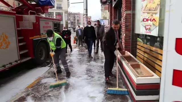 IĞDIR BELEDİYESİ YOLLARI SABUNLU SUYLA DEZENFEKTE EDİYOR IĞDIR BELEDİYESİ YOLLARI SABUNLU SUYLA DEZENFEKTE EDİYOR