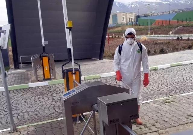 Iğdır Üniversitesinin öz kaynaklarıyla gerçekleştirdiği dezenfeksiyon çalışmaları sona erdi Iğdır Üniversitesinin öz kaynaklarıyla gerçekleştirdiği dezenfeksiyon çalışmaları sona erdi