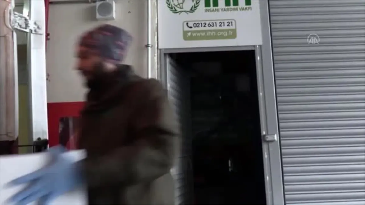 İHH’dan havalimanında mahsur kalan yabancı yolculara insani yardım