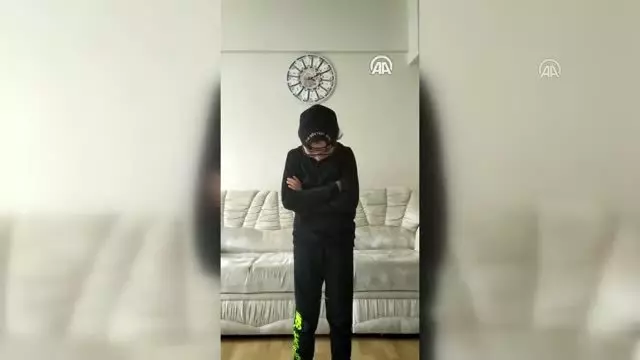 İlkokul öğrencisinden rap müzikle 'Evde kal Türkiye' çağrısı İlkokul öğrencisinden rap müzikle 'Evde kal Türkiye' çağrısı
