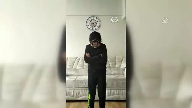 İlkokul öğrencisinden rap müzikle 'Evde kal Türkiye' çağrısı İlkokul öğrencisinden rap müzikle 'Evde kal Türkiye' çağrısı