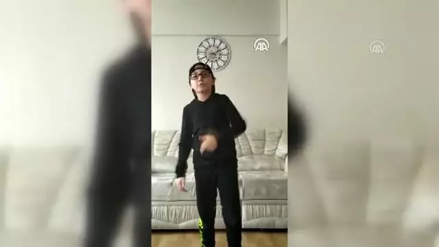 İlkokul öğrencisinden rap müzikle 'Evde kal Türkiye' çağrısı İlkokul öğrencisinden rap müzikle 'Evde kal Türkiye' çağrısı