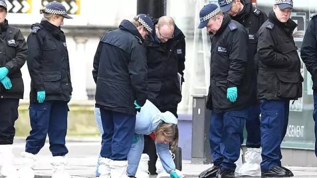 İngiltere'de polis ve doktorların üzerine bilerek öksürenler 2 yıla kadar hapis cezası alacak İngiltere'de polis ve doktorların üzerine bilerek öksürenler 2 yıla kadar hapis cezası alacak