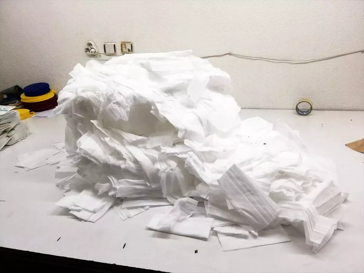 İstanbul'da, 16 bin 900 kaçak tıbbi maske ele geçirildi