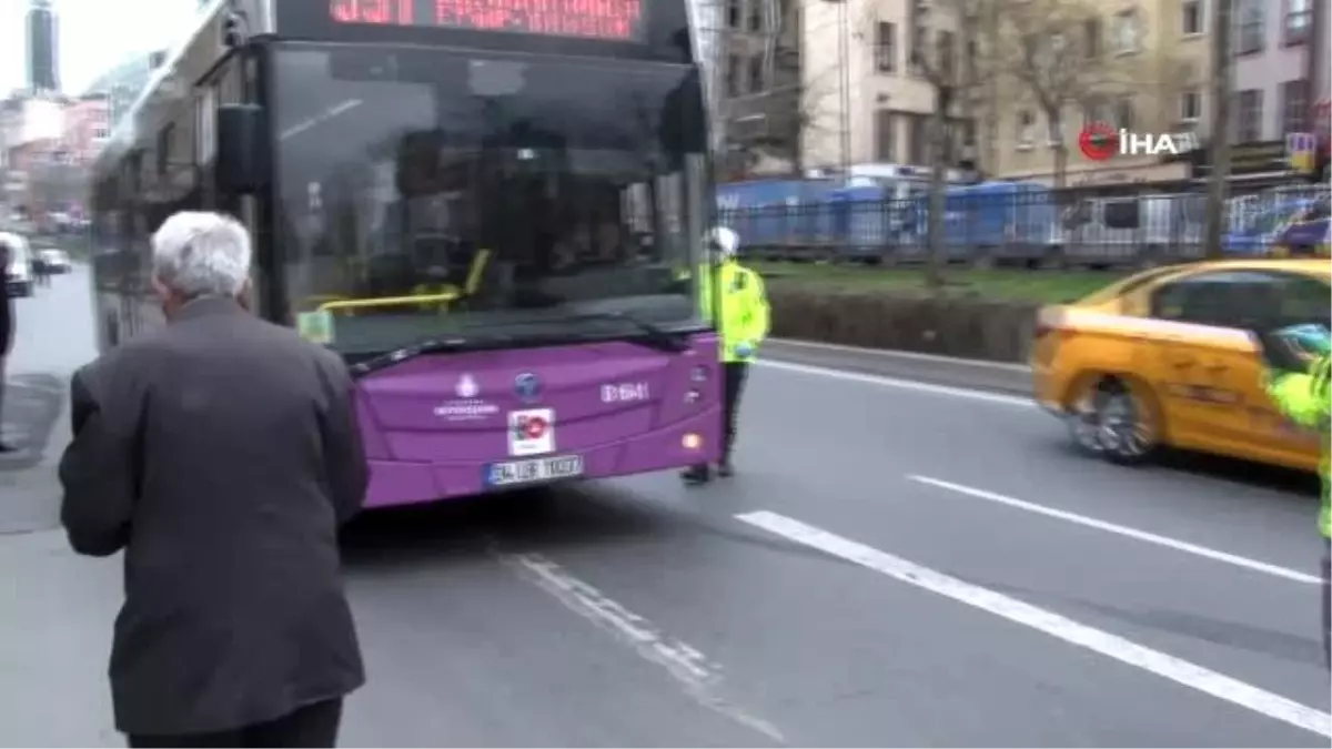 İstanbul’da trafik polisleri halk otobüslerini denetledi