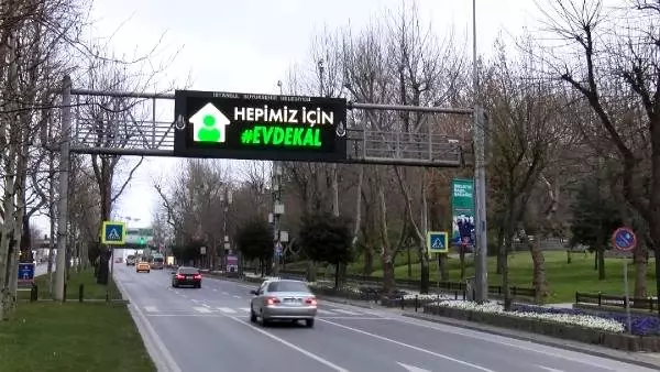 İstanbul'da trafik tabelalarında