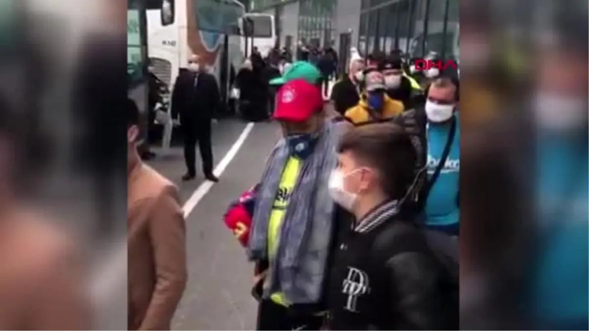 İSTANBUL HAVALİMANI’NDA BEKLETİLEN YABANCI YOLCULAR OTOBÜSLERLE KARABÜK’E GÖNDERİLDİ