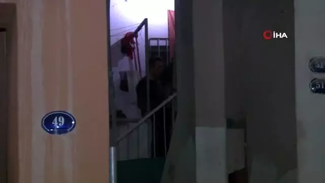 İzmir'de bir kişi, tartıştığı ağabeyini tabancayla göğsünden vurarak öldürdü İzmir'de bir kişi, tartıştığı ağabeyini tabancayla göğsünden vurarak öldürdü