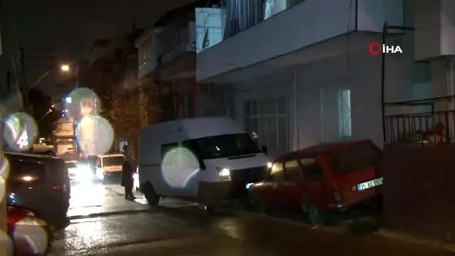 İzmir'de bir kişi, tartıştığı ağabeyini tabancayla göğsünden vurarak öldürdü İzmir'de bir kişi, tartıştığı ağabeyini tabancayla göğsünden vurarak öldürdü