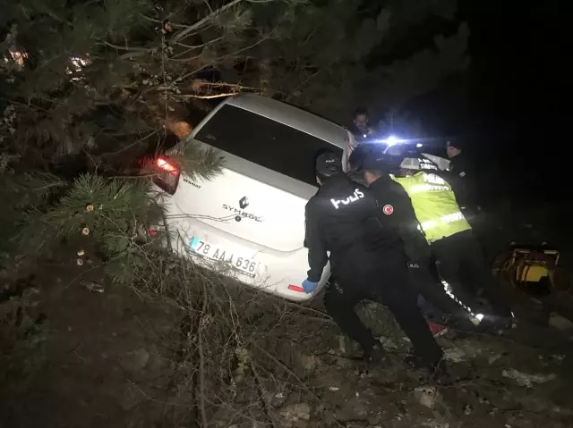 Karabük'te otomobil devrildi: 1 ölü, 3 yaralı Karabük'te otomobil devrildi: 1 ölü, 3 yaralı