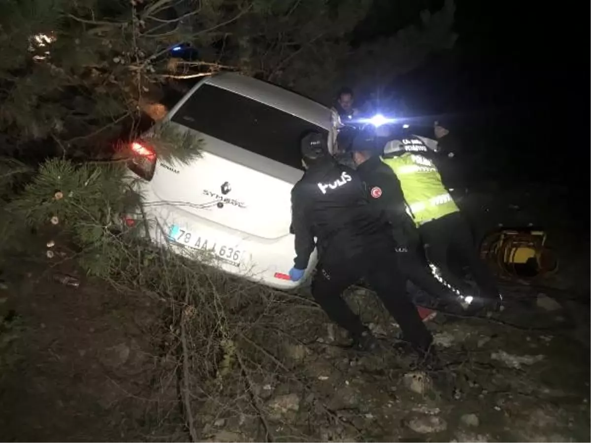 Karabük'te otomobil, şarampole devrildi: 1 ölü, 3 yaralı