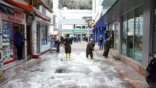 Kdz. Ereğli'de Cadde ve sokaklar yıkanıyor Kdz. Ereğli'de Cadde ve sokaklar yıkanıyor