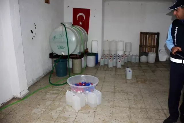 Keçiören'de 3 ton sahte dezenfektan ele geçirildi Keçiören'de 3 ton sahte dezenfektan ele geçirildi