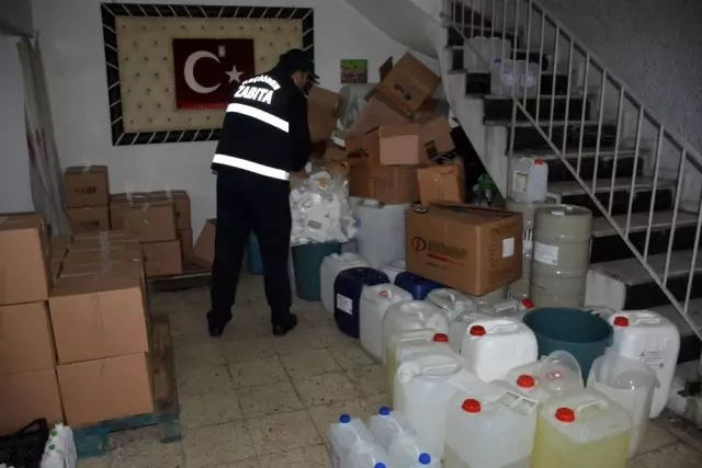 Keçiören'de 3 ton sahte dezenfektan ele geçirildi Keçiören'de 3 ton sahte dezenfektan ele geçirildi